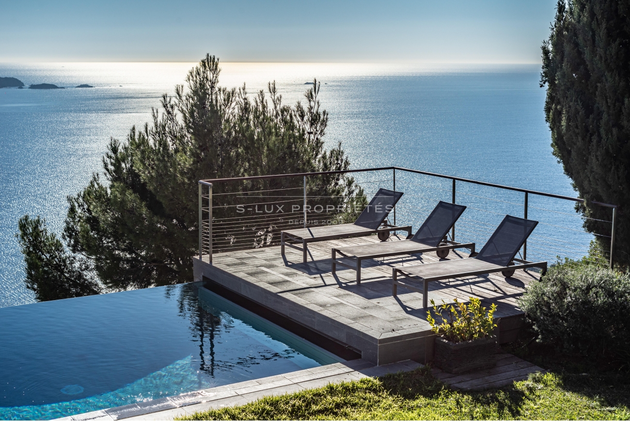 UN BALCON SUR LA MER Carqueiranne