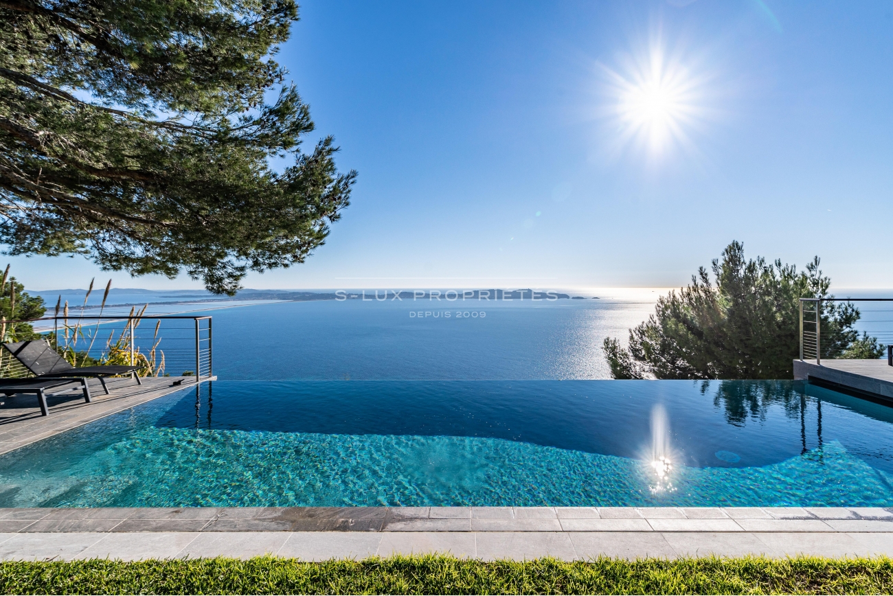 UN BALCON SUR LA MER Carqueiranne