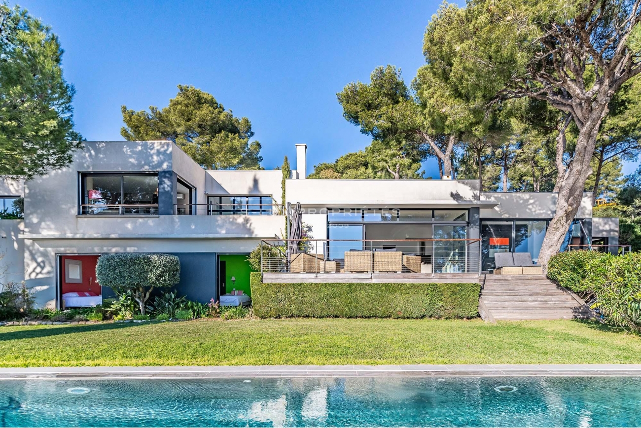 UN BALCON SUR LA MER Carqueiranne
