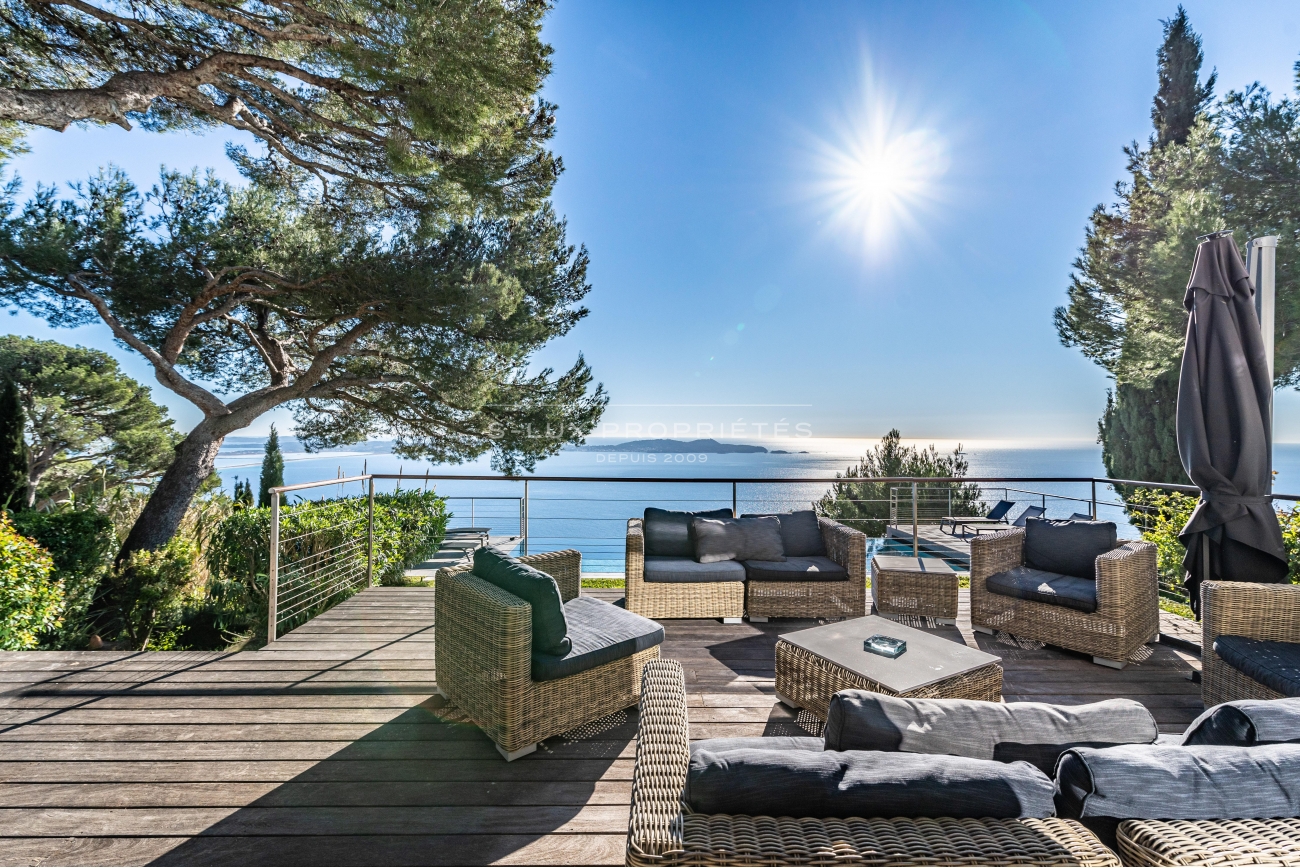 UN BALCON SUR LA MER Carqueiranne